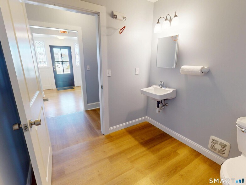 More Photos Of 132 Boston Post Rd, East Lyme Freestanding For Lease