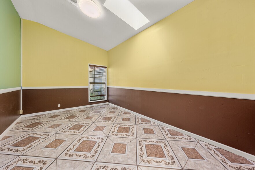 More Photos Of 3715 Bellmead Dr, Bellmead Office For Sale