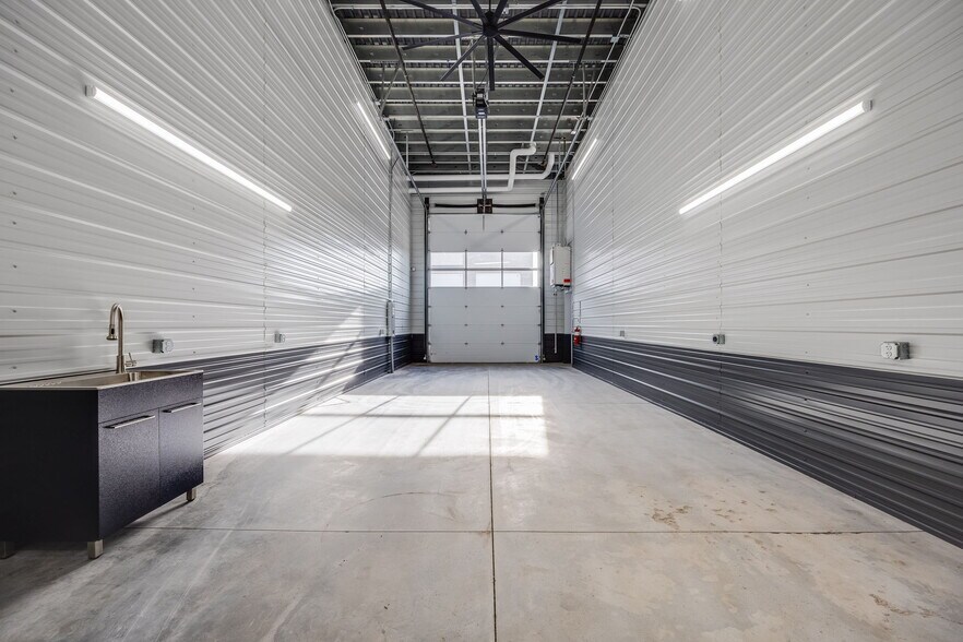 More Photos Of 4390 Regent St, Castle Rock Warehouse For Sale