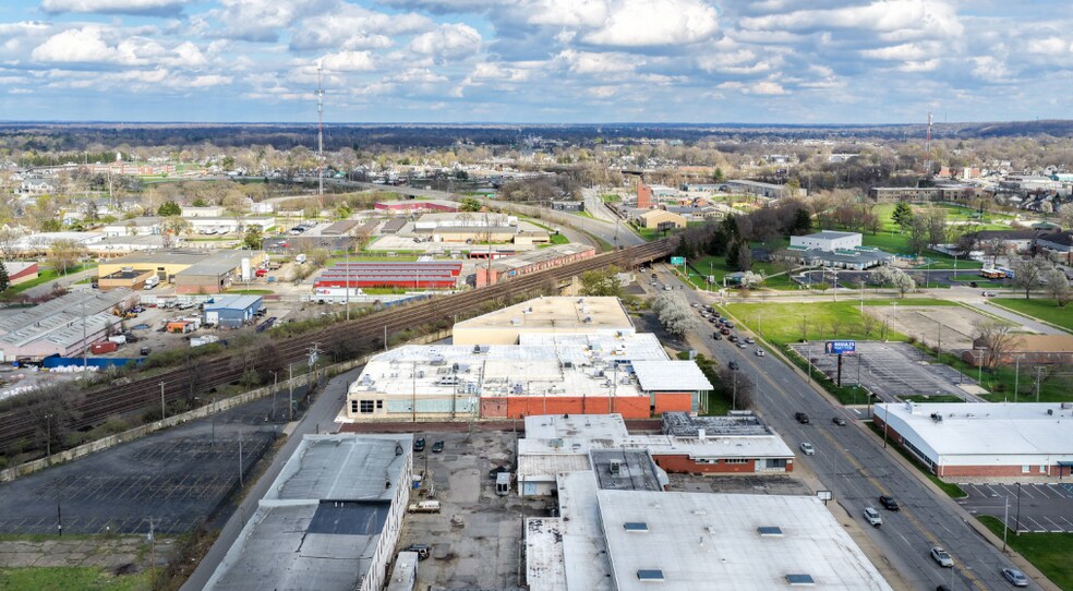 More Photos Of 301 E Sample St, South Bend Service For Lease