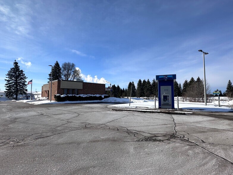 More Photos Of 1219 N Mitchell St, Cadillac Bank For Lease