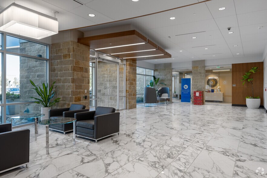 More Photos Of 19122 N US Highway 281, San Antonio Office For Lease