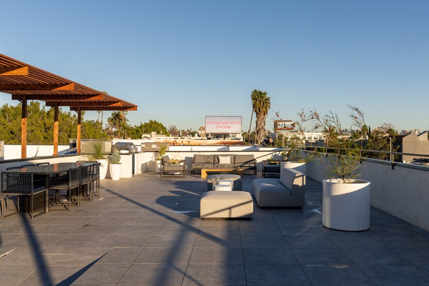 More Photos Of 7257 Beverly Blvd, Los Angeles Loft Creative Space For Lease