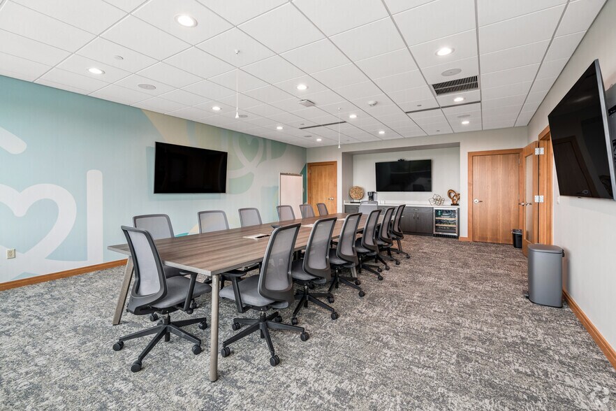 More Photos Of N16W23217 Stone Ridge Dr, Waukesha Office For Sale