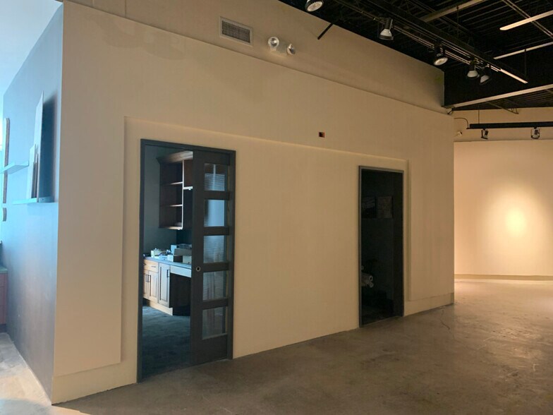 More Photos Of 520 Avenida Cesar E Chavez, Kansas City Office For Sale