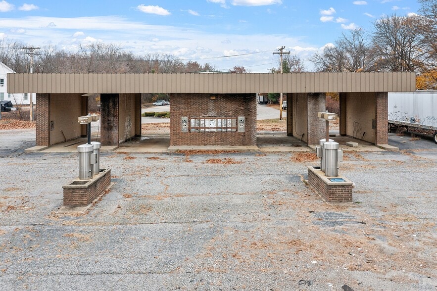 More Photos Of 679 Linwood Ave, Whitinsville Freestanding For Sale