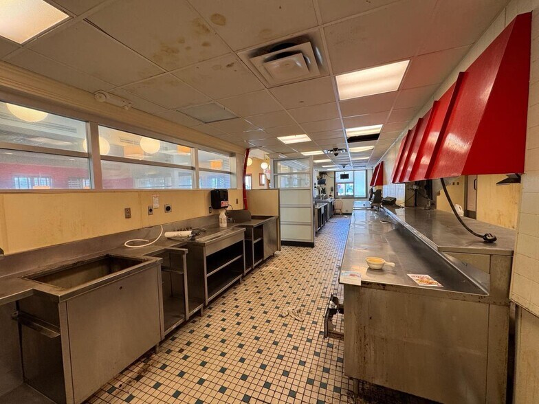 More Photos Of 2949 Dixie Hwy, Hamilton Restaurant For Sale