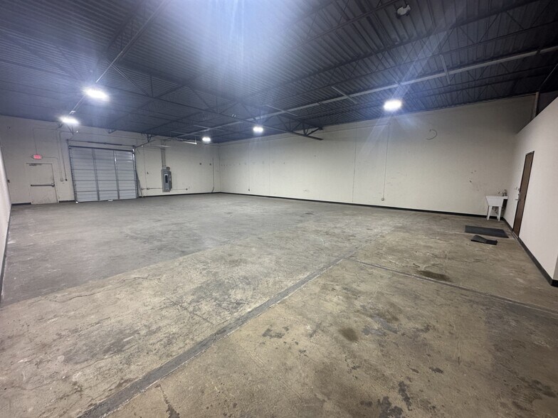 More Photos Of 1509-1521 Central Park Dr, Hurst Unknown For Lease