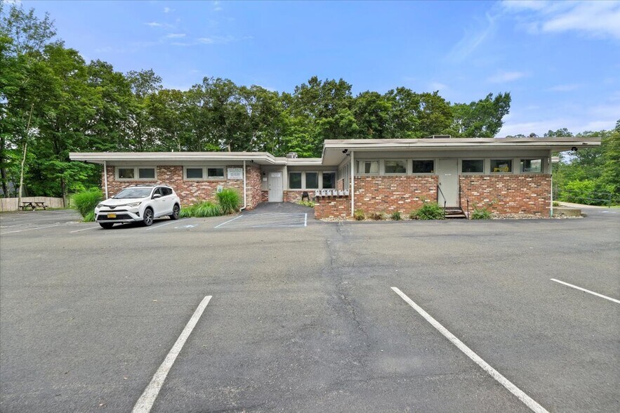 More Photos Of 40 Sunset Ridge Rd, New Paltz Medical For Sale