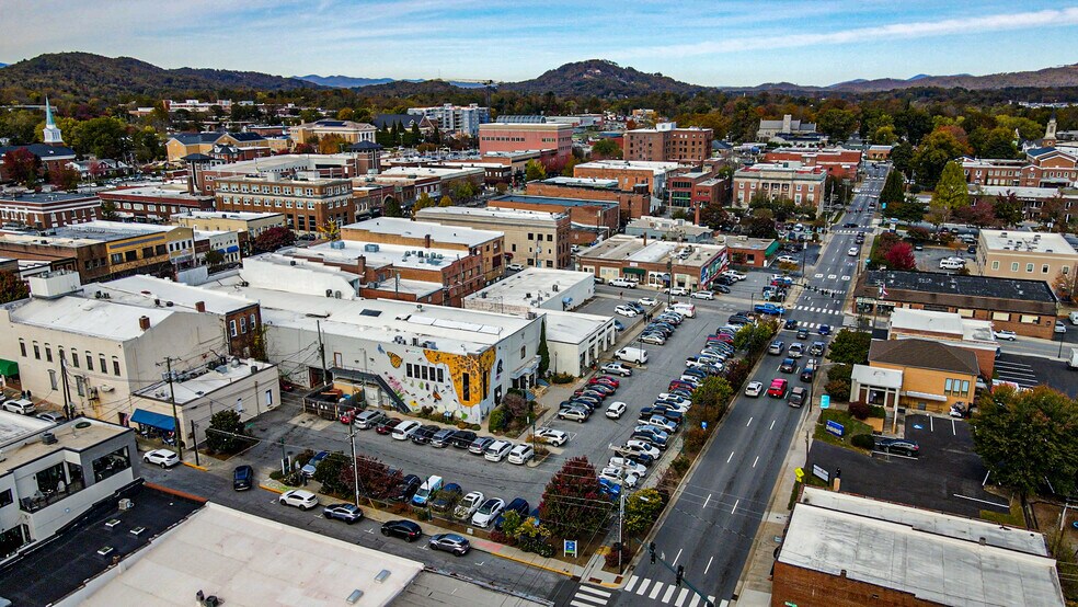 More Photos Of 317 N King St, Hendersonville Medical For Sale