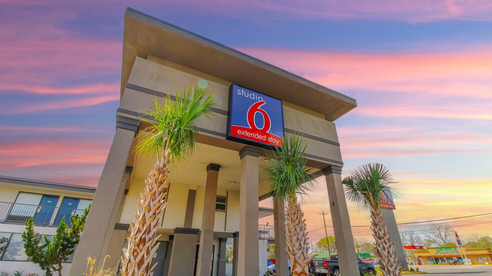 More Photos Of 110 E Highway 6, Alvin Hotel For Sale