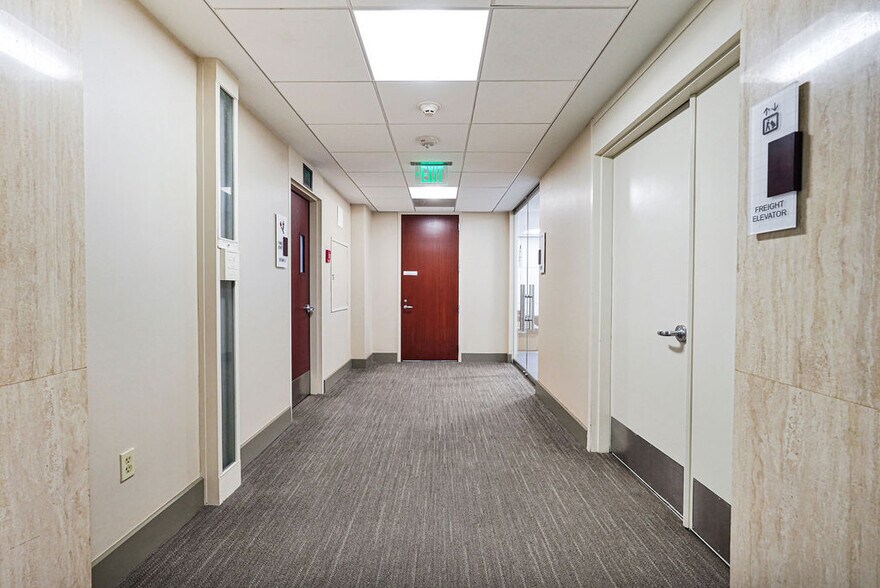 More Photos Of 1 SE 3rd Ave, Miami Office For Lease