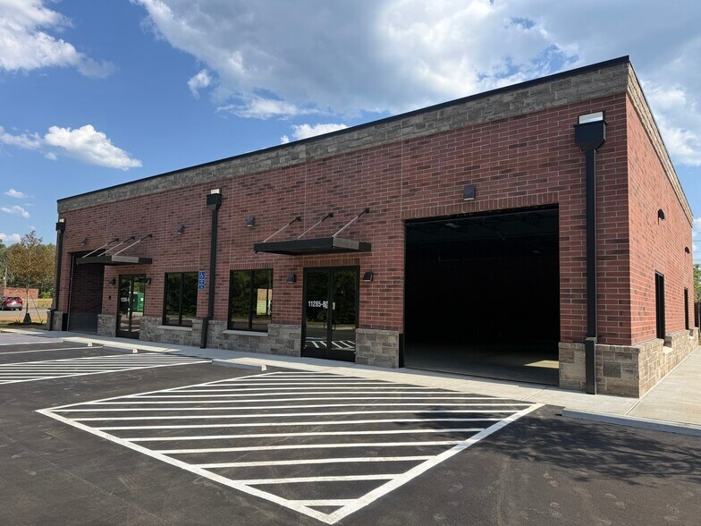 Primary Photo Of 11285 Highway 92, Woodstock Freestanding For Lease