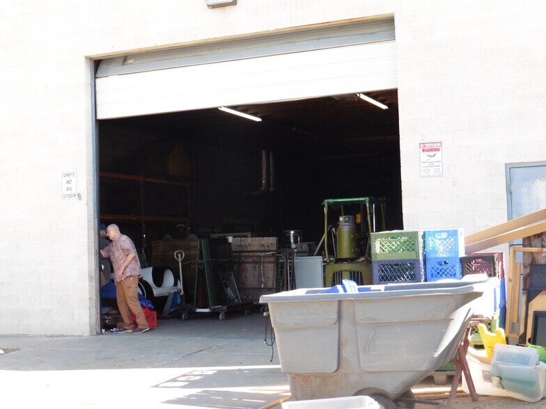 More Photos Of 9418 N 16th Ave, Phoenix Light Distribution For Sale