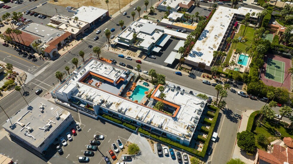 More Photos Of 140 W Via Lola, Palm Springs Hotel For Lease