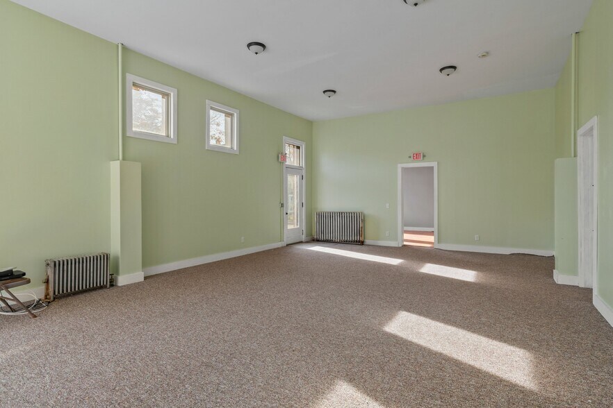 More Photos Of 226-228 Sargeant St, Holyoke Storefront For Lease