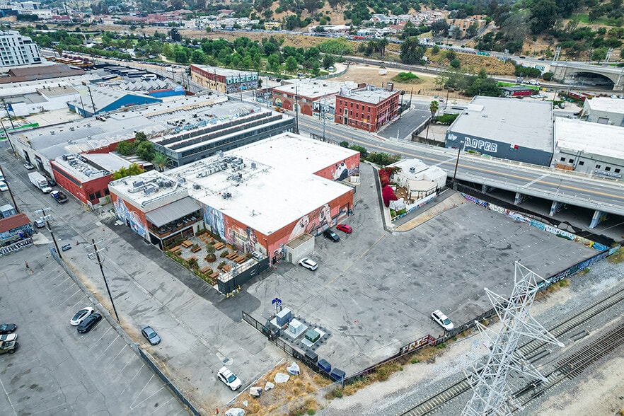More Photos Of 1726-1756 N Spring St, Los Angeles Warehouse For Lease