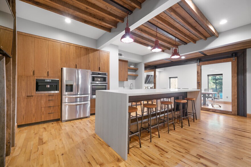 More Photos Of 91 W Hightower Dr, Dawsonville Warehouse For Sale