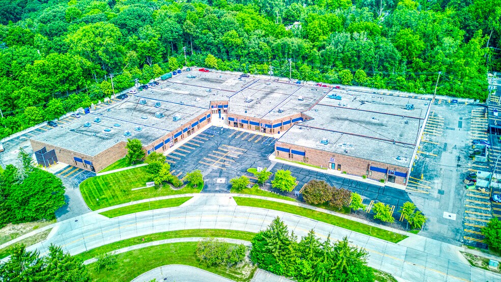 More Photos Of 21421 Hilltop St, Southfield Research And Development For Lease