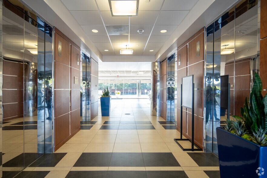More Photos Of 5601 Executive Dr, Irving Office For Sale