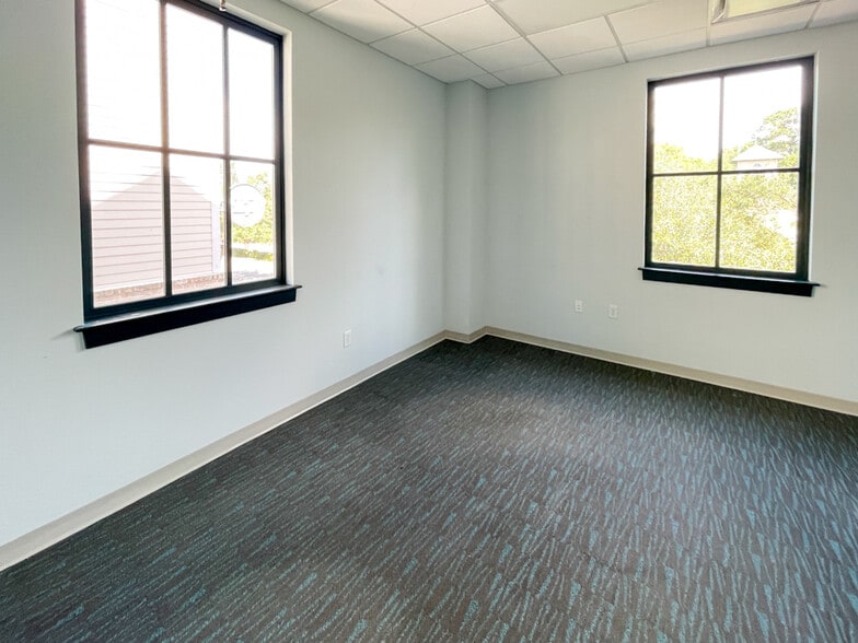 More Photos Of 295 Seven Farms Dr, Daniel Island Office For Lease