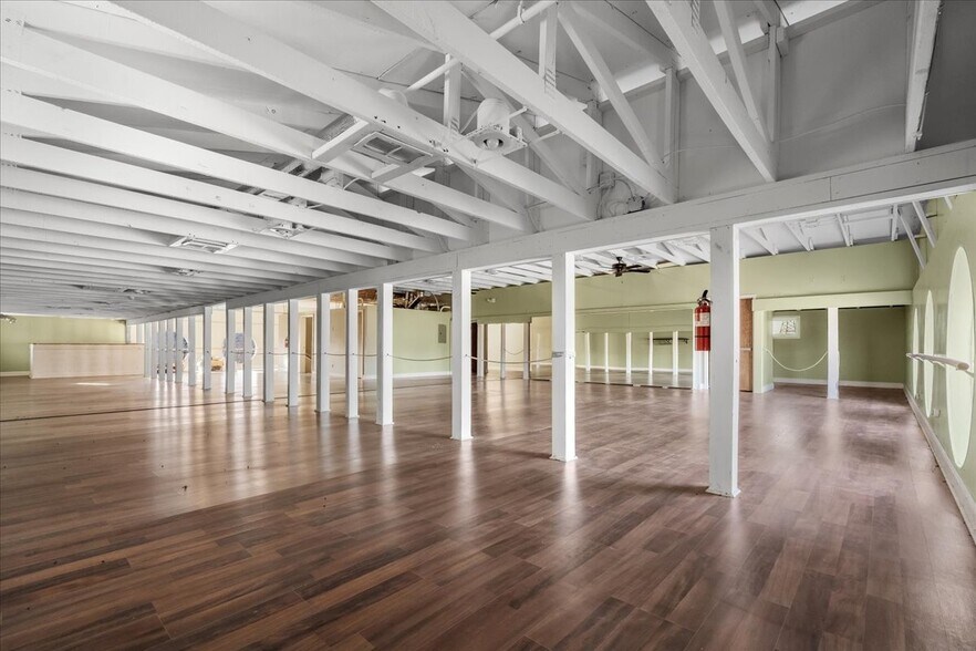 More Photos Of 1903 Grand Central Ave, Vienna General Retail For Sale