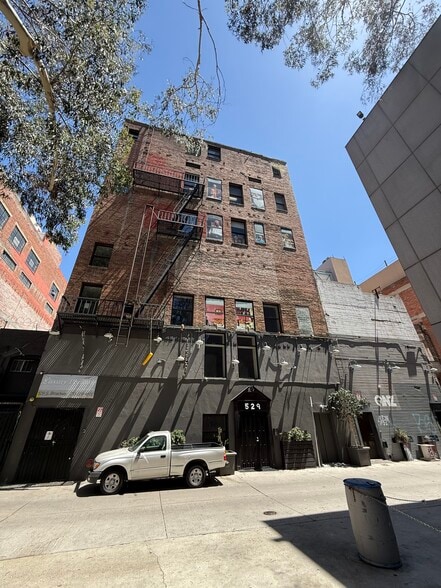 More Photos Of 529 S Broadway, Los Angeles Loft Creative Space For Lease