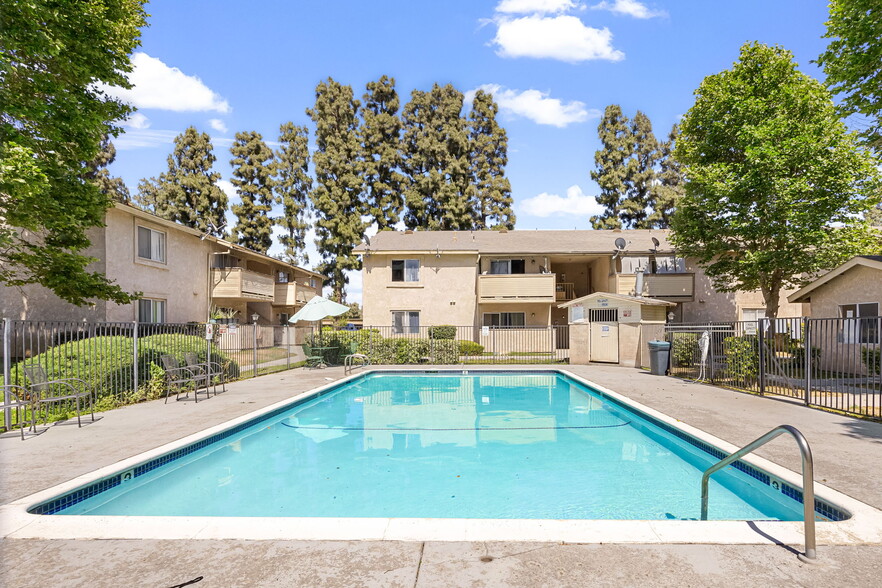 Primary Photo Of 8021 Mango Ave, Fontana Apartments For Sale