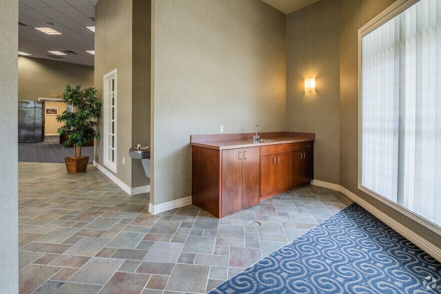 More Photos Of 2100 S Illinois St, Belleville Coworking Space