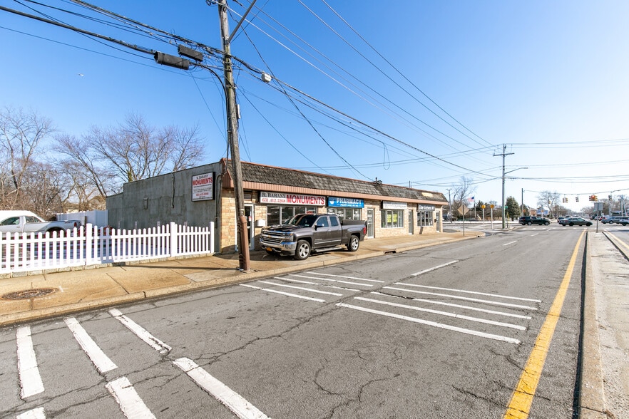 More Photos Of 718-724 N Wellwood Ave, Lindenhurst Storefront Retail Office For Sale