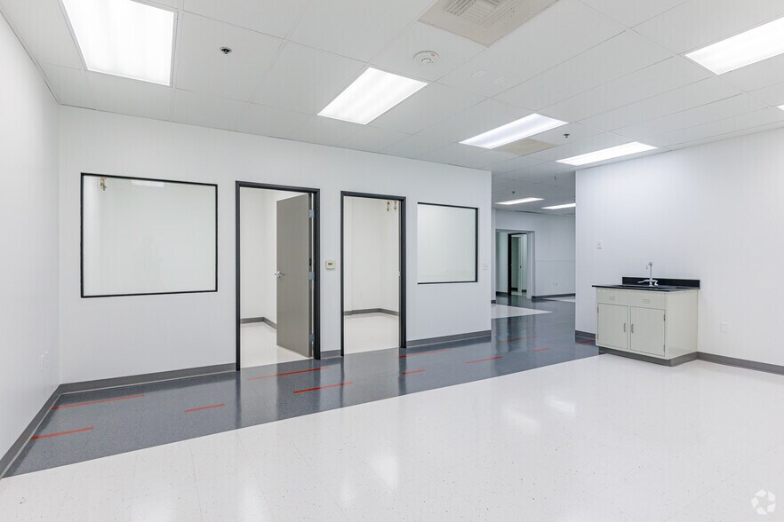 More Photos Of 11011 N Torrey Pines Rd, La Jolla Research And Development For Lease