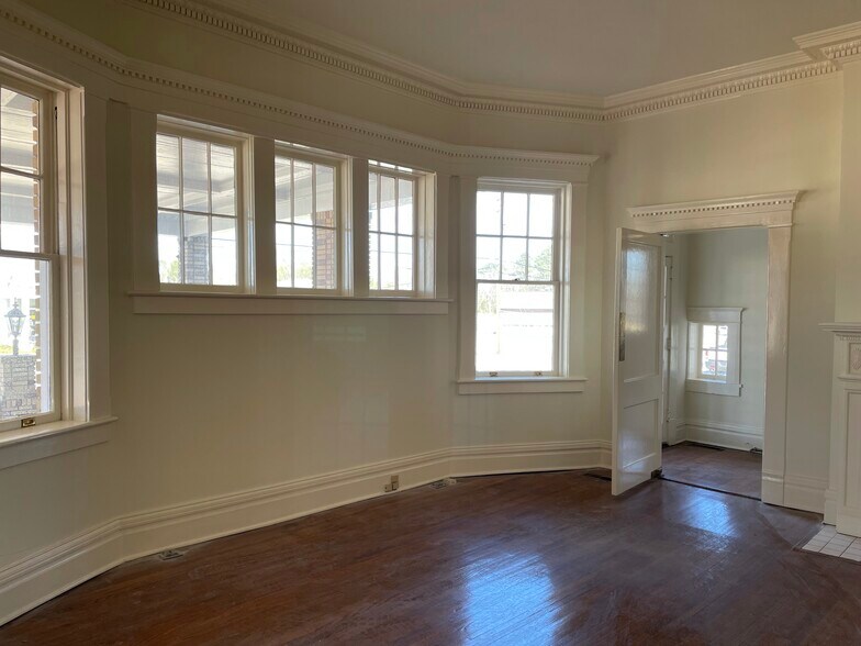 More Photos Of 346 Main St, Thomson Office For Lease