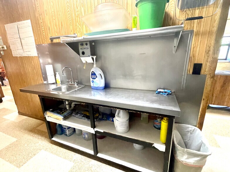 More Photos Of 924 N Main St, Mountain Grove Restaurant For Sale