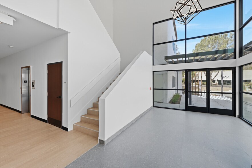 More Photos Of 5677 Oberlin Dr, San Diego Office For Sale