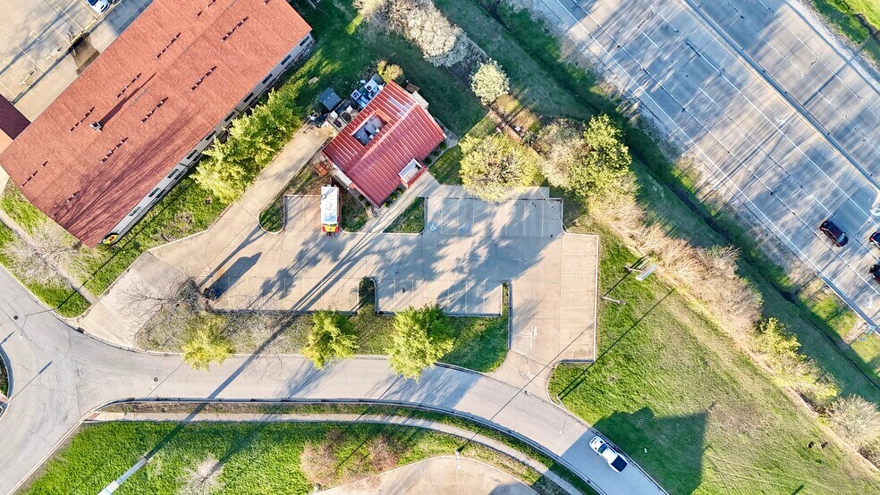 More Photos Of 1700 Fredrick Ln, Normal Restaurant For Sale