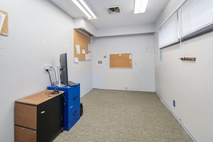 More Photos Of 4956 NY-30, Schoharie Flex For Sale