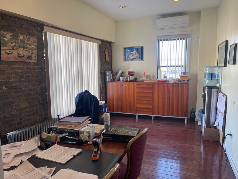 More Photos Of 135-20 Liberty Ave, South Richmond Hill Office For Sale