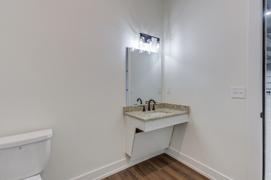 More Photos Of 11419 CR 2220, Lubbock Warehouse For Sale