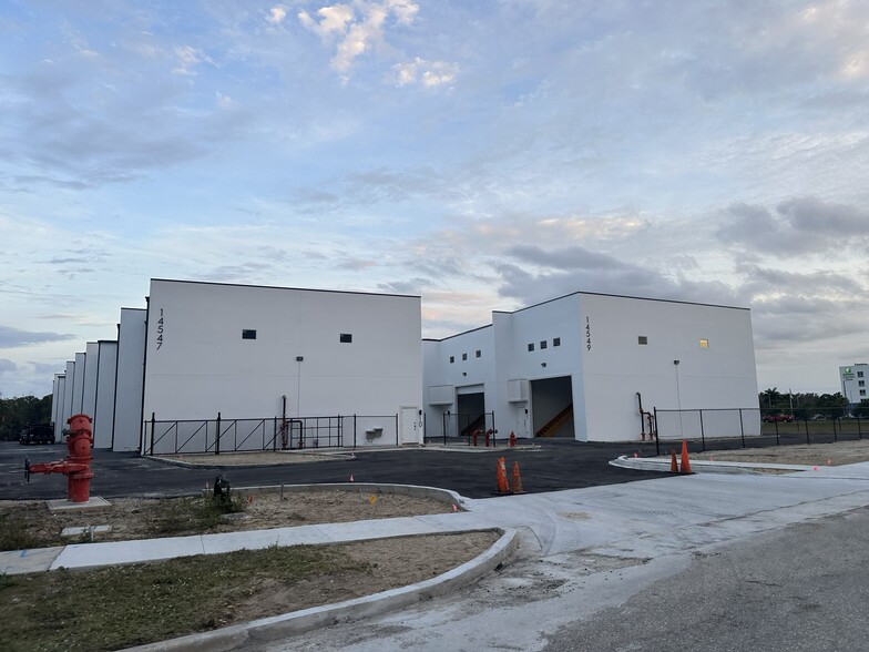 More Photos Of 15547 Global Pkwy., Fort Myers Self Storage For Sale