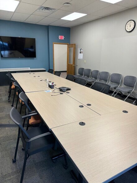 More Photos Of 2200 S Washburn St, Oshkosh Freestanding For Lease