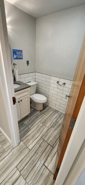 More Photos Of 868 Church St, Bohemia Office For Lease