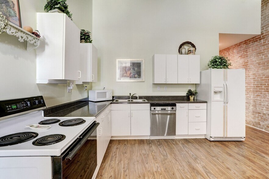 More Photos Of 116 Hoxie St, Coupland General Retail For Sale