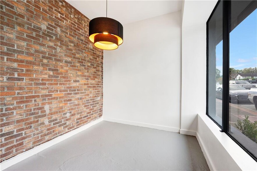 More Photos Of 1313 Edgewater Dr, Orlando Storefront For Lease