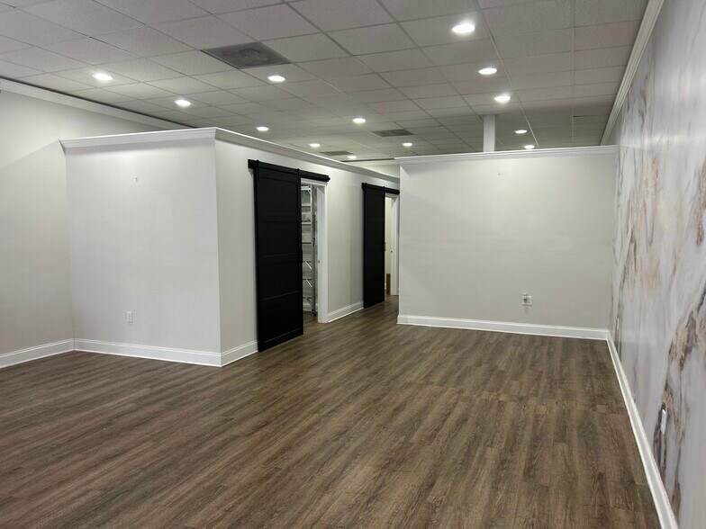 More Photos Of 8525-8549 Gunn Hwy, Odessa Unknown For Lease