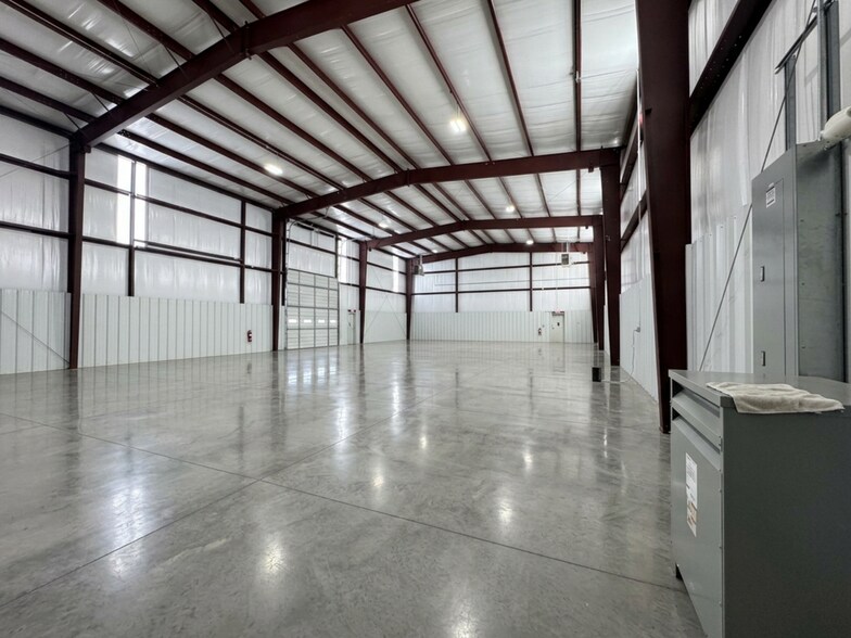 Primary Photo Of 8301 SW 23rd Pl, Oklahoma City Warehouse For Lease