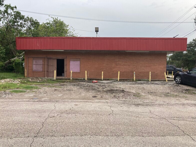 More Photos Of 5710 N Wayside Dr, Houston Storefront For Sale