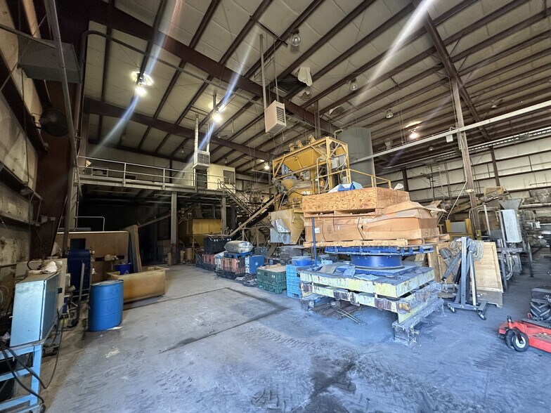 More Photos Of 525 Norton Dr, Hartland Light Manufacturing For Sale