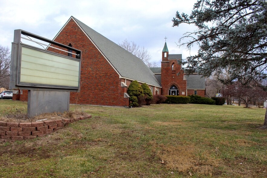 More Photos Of 12613 Grandview Rd, Grandview Religious Facility For Sale