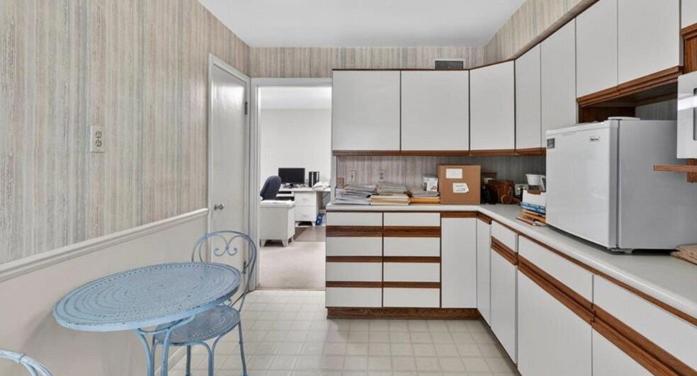 More Photos Of 11147 Olive Blvd, Saint Louis Office For Sale