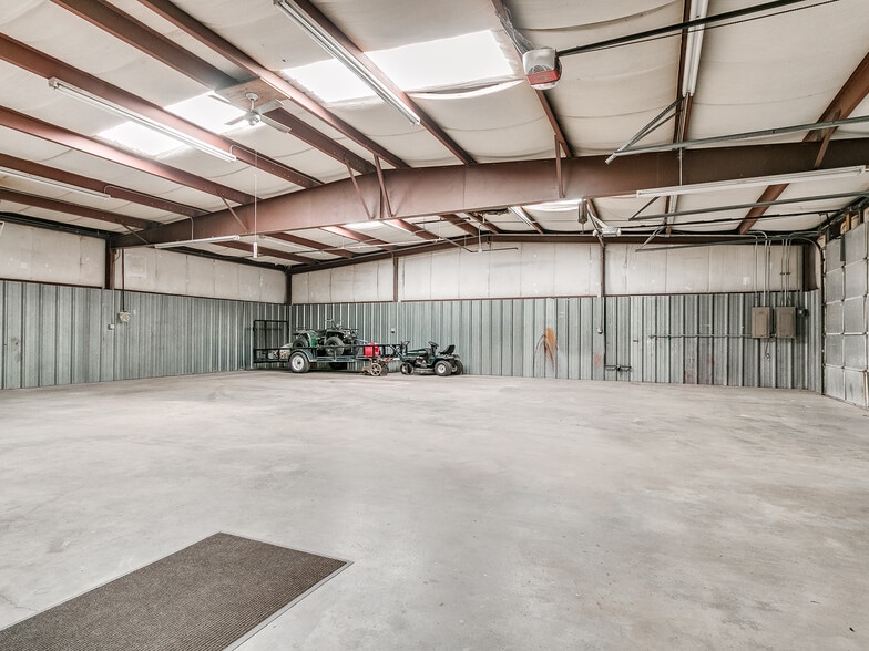 More Photos Of 1608 E State Highway 152, Mustang Warehouse For Sale